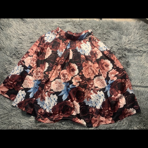 Floral skirt - Picture 2 of 2